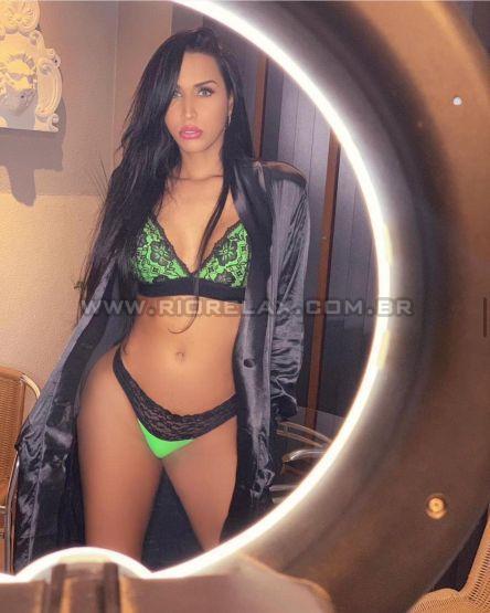 travesti Isis Valverde anuncio