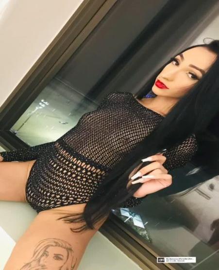 Shemale Escort v Amanda Rodrigue6562227