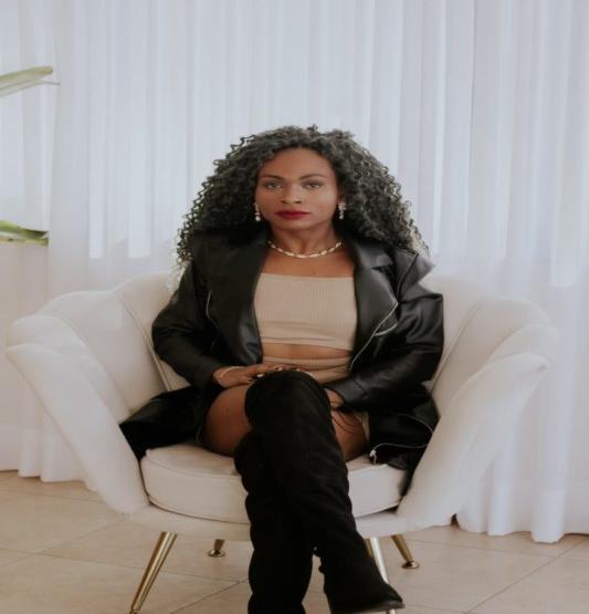 Trans Acompanhante v Gabriela Massagen8334009