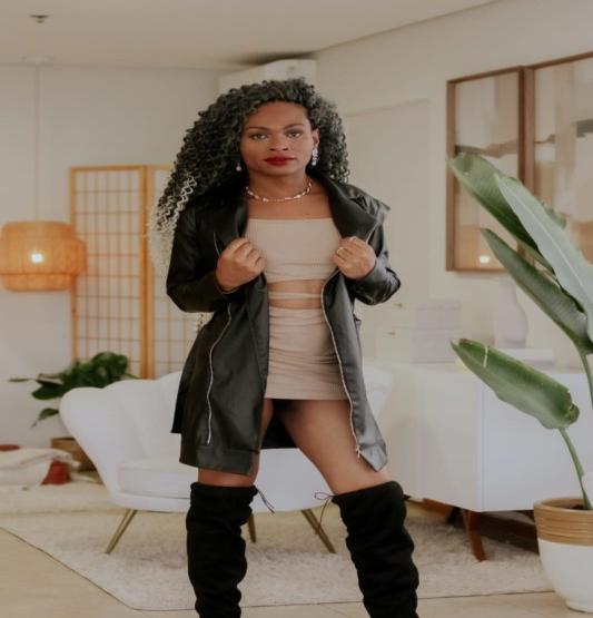 Trans Acompanhante v Gabriela Massagen8334011